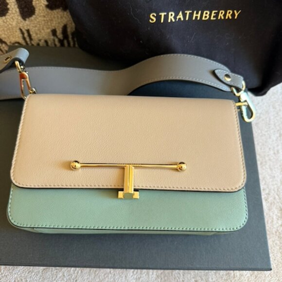 Stunning Strathberry Melville Baguette - Picture 2 of 5